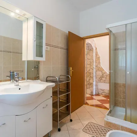 Tanne - Lbn427 By Interhome