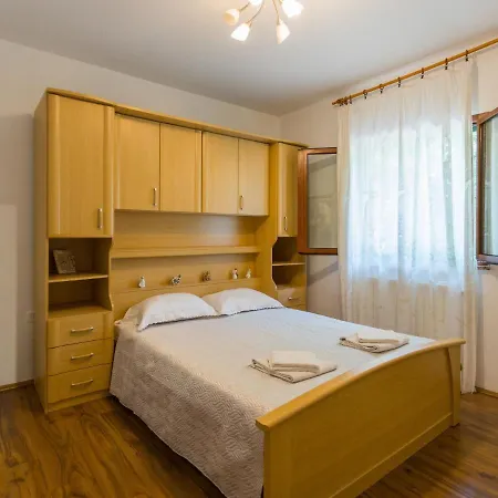 Tanne - Lbn427 By Interhome